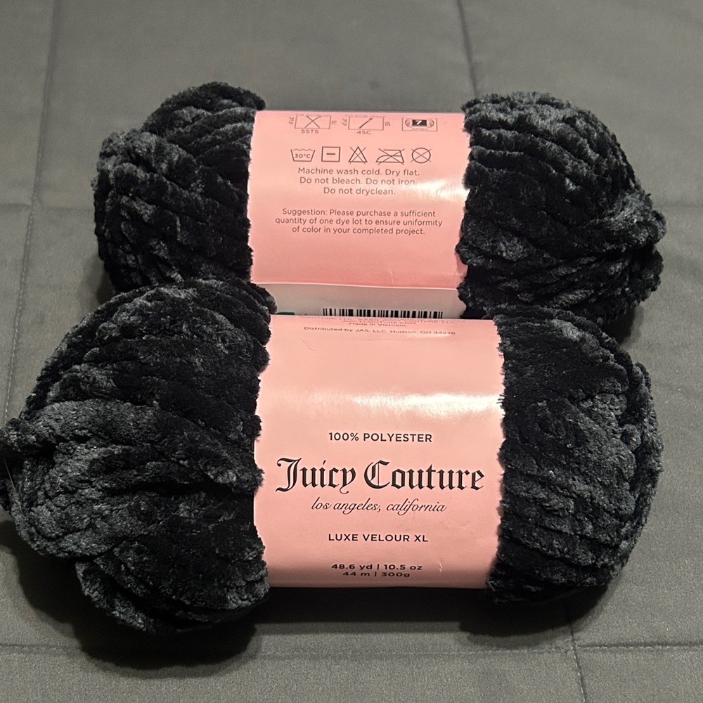 Juicy Couture Luxe Velour XL Yarn - Black Plush